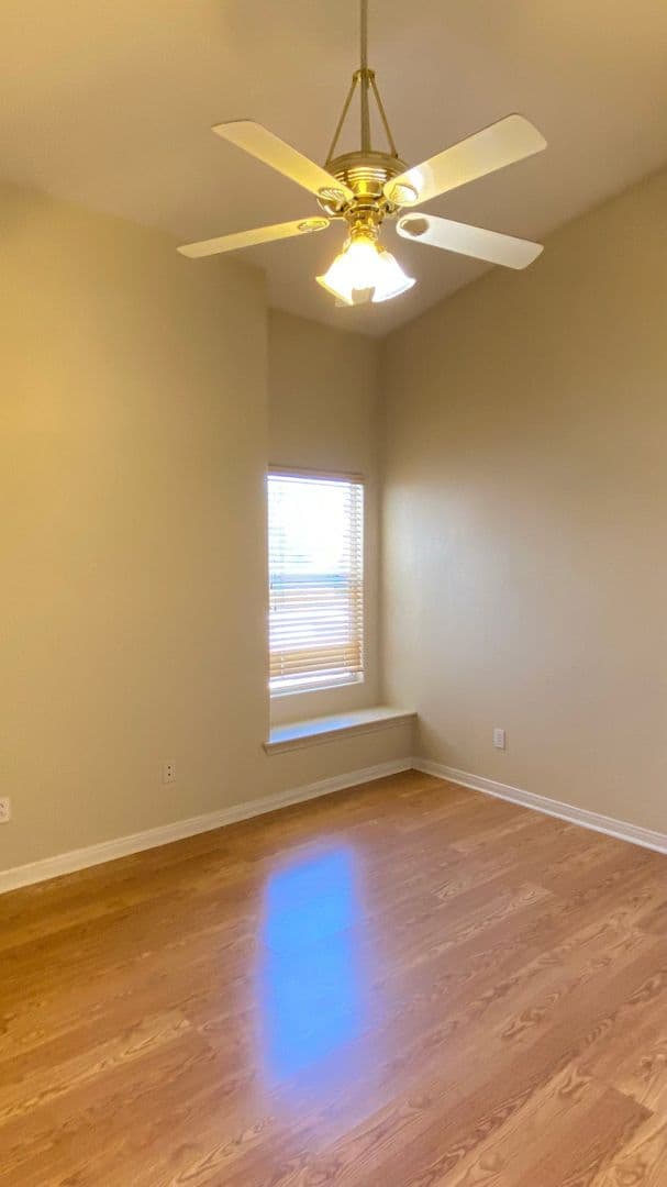 Las Vegas House: 3320 Moon River St