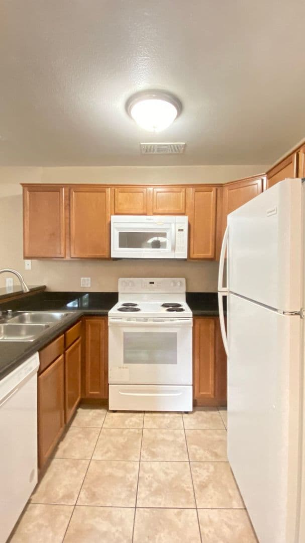 Las Vegas House: 3145 E Flamingo Rd #2044