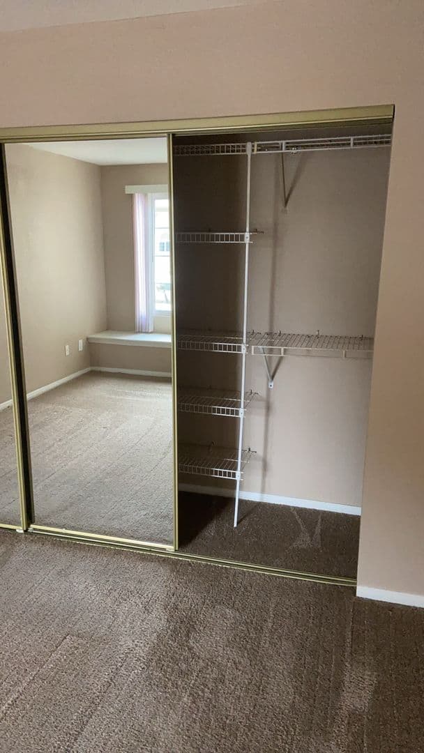 Las Vegas House: 3145 E Flamingo Rd #2044