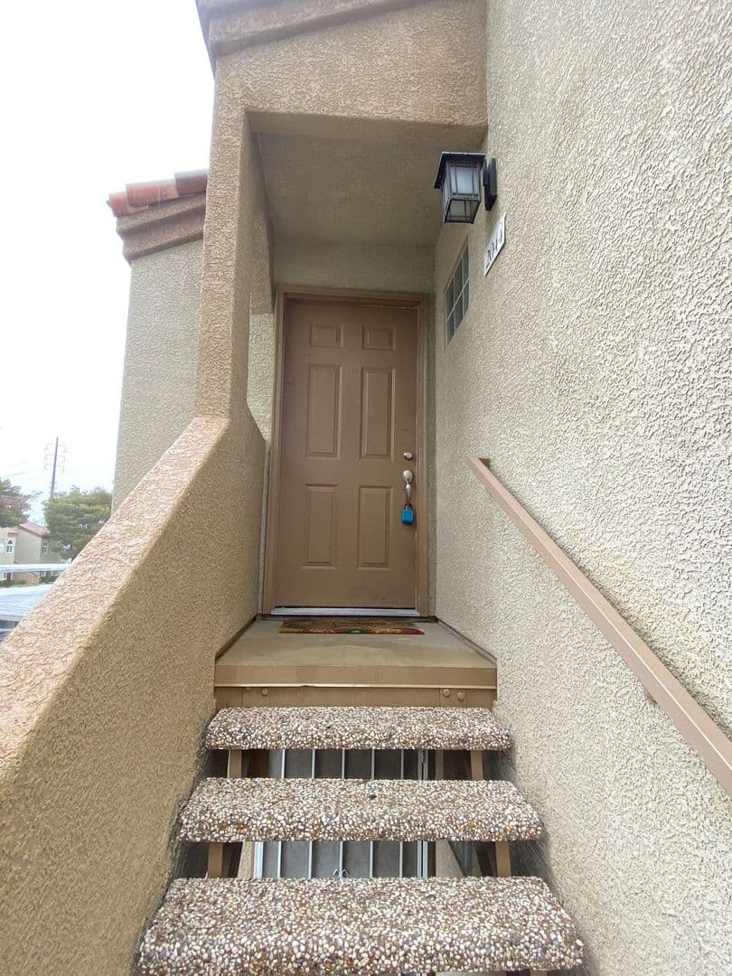 Las Vegas House: 3145 E Flamingo Rd #2044