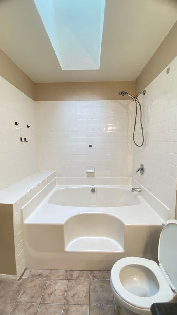 Las Vegas House: 3145 E Flamingo Rd #2044