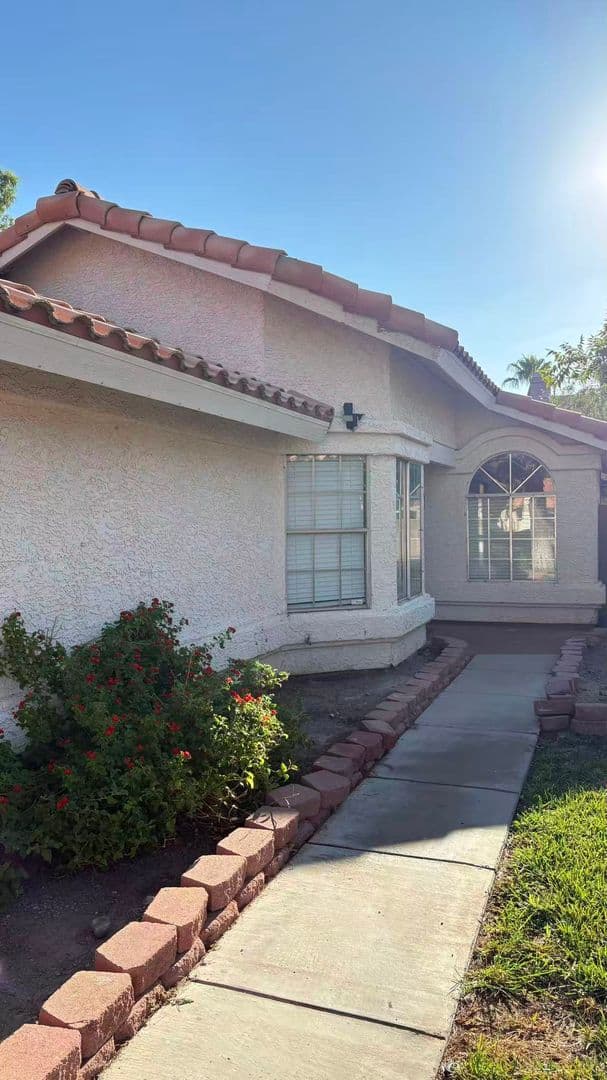 Henderson House: 42 Quiet Desert Lane
