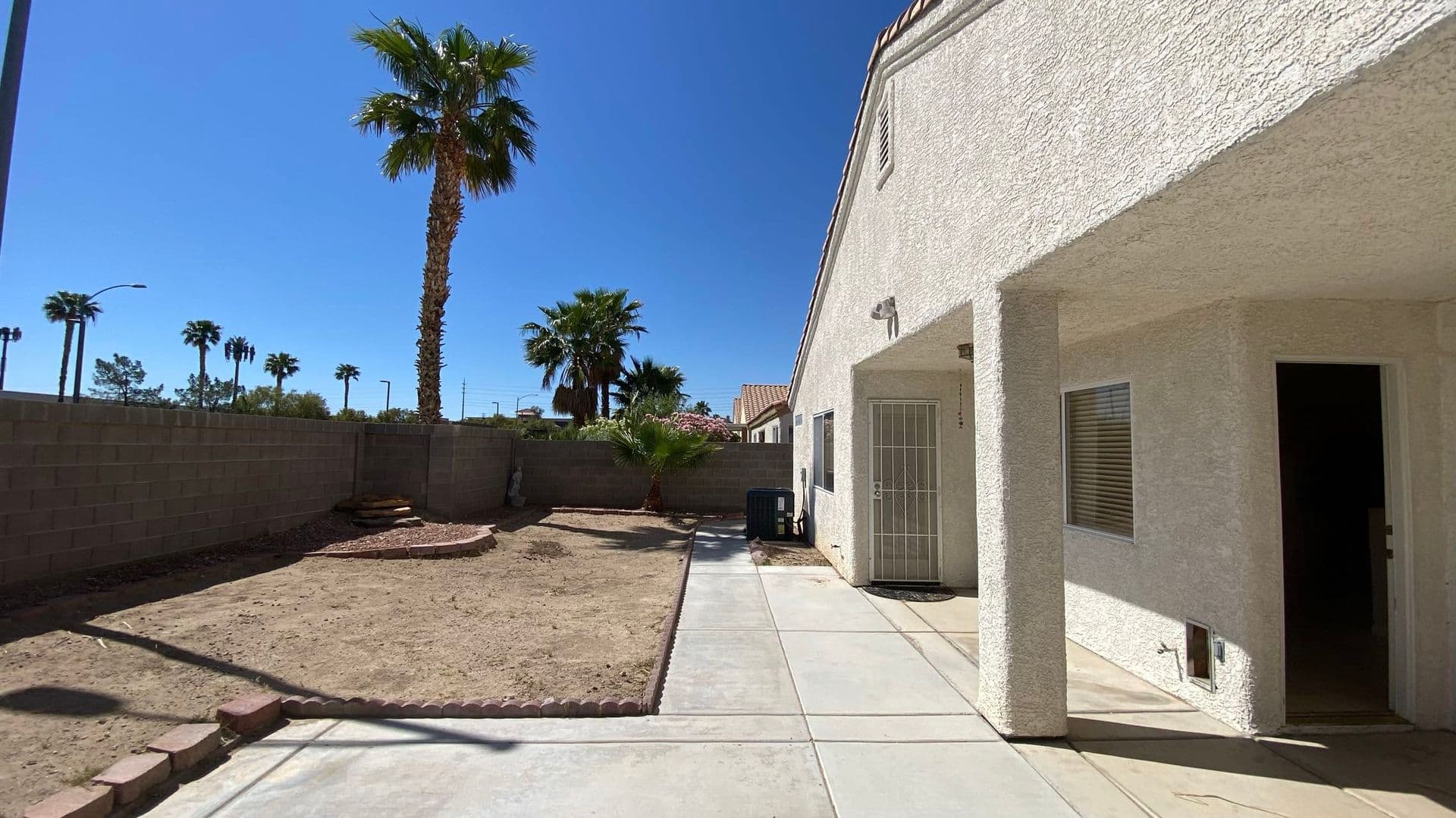 Las Vegas House: 3320 Moon River St