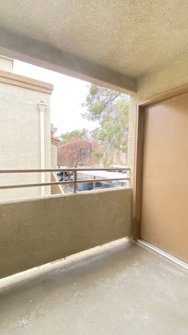 Las Vegas House: 3145 E Flamingo Rd #2044