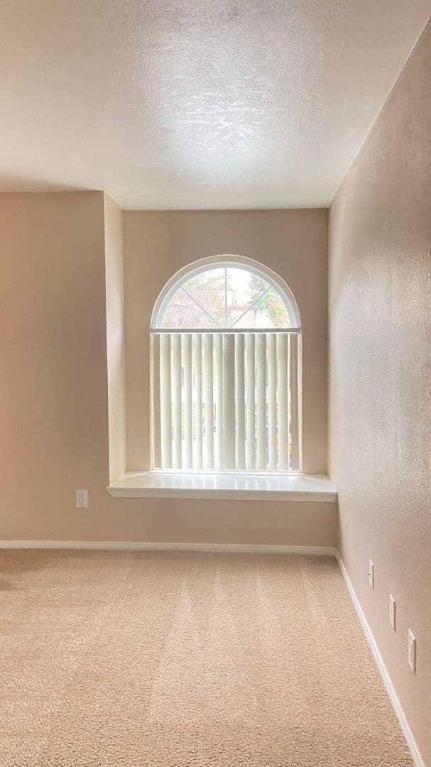 Las Vegas House: 3145 E Flamingo Rd #2044