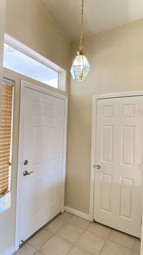 Las Vegas House: 3320 Moon River St