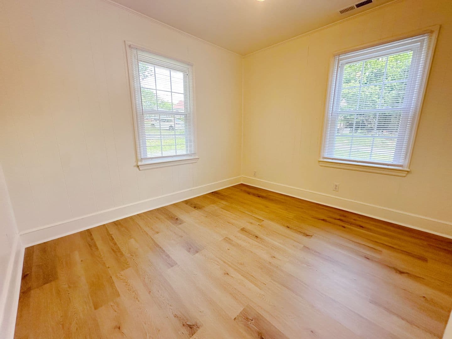 Burlington House: 1212 E. Willowbrook Dr