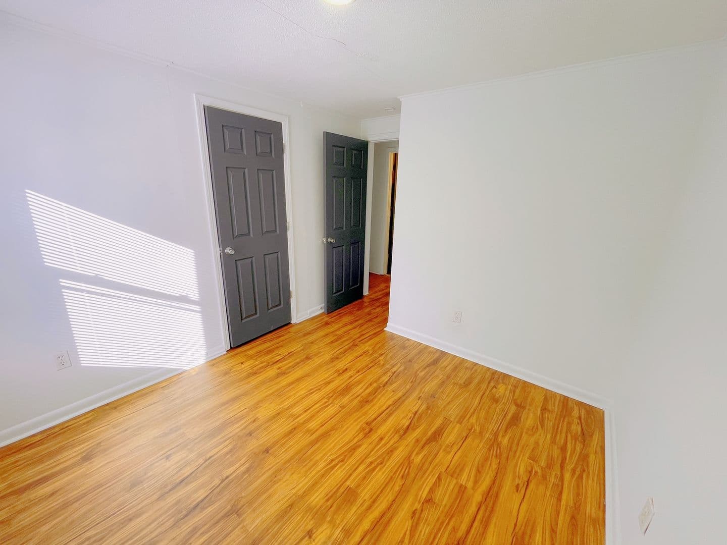 Durham House: 2528 Glenbrook Dr.