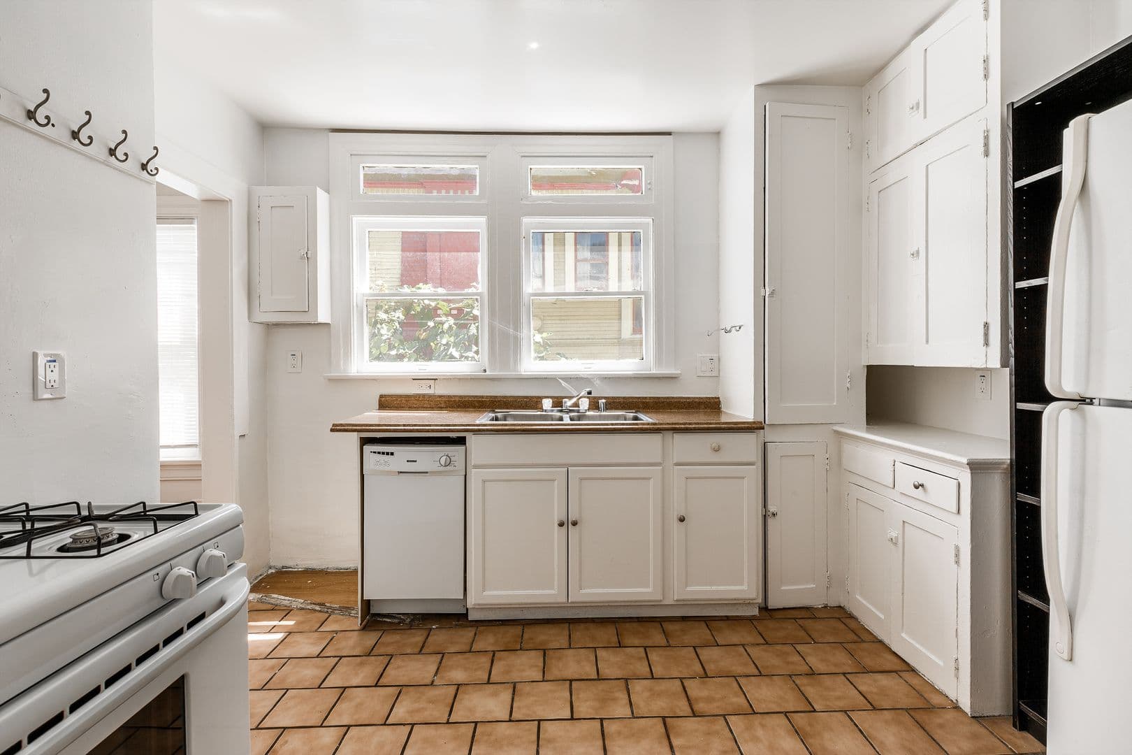 Los Angeles Apartment: 1154 W. 27th Street