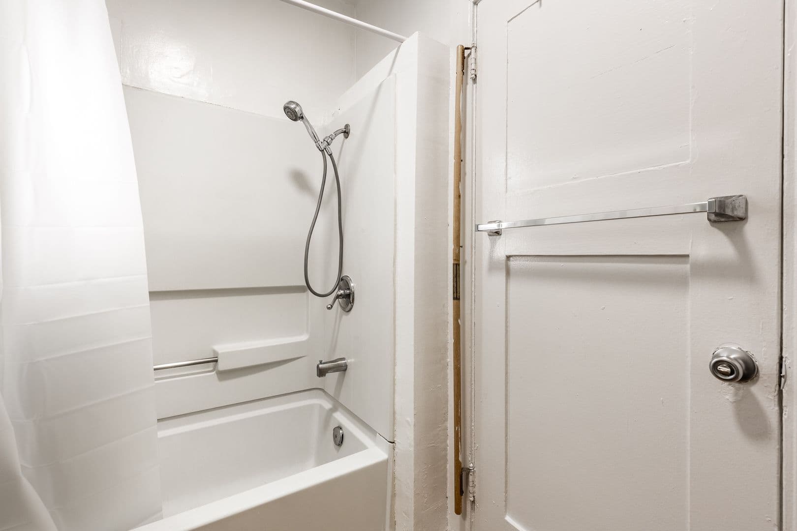 Los Angeles Apartment: 1154 W. 27th Street