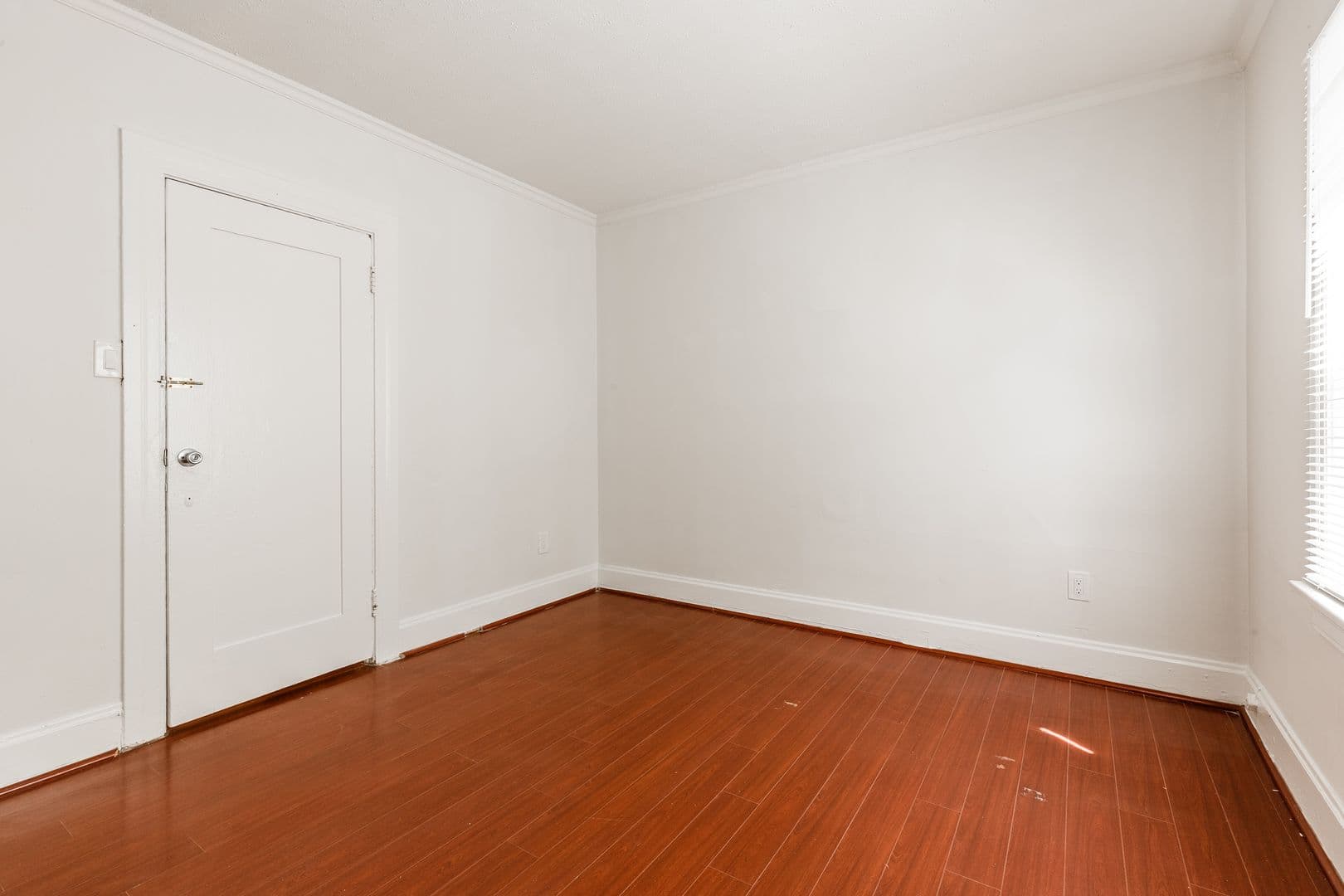 Los Angeles Apartment: 1154 W. 27th Street