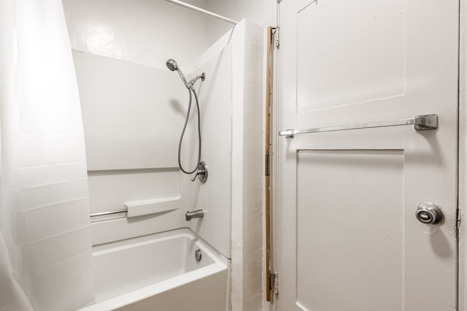 Los Angeles Apartment: 1154 W. 27th Street