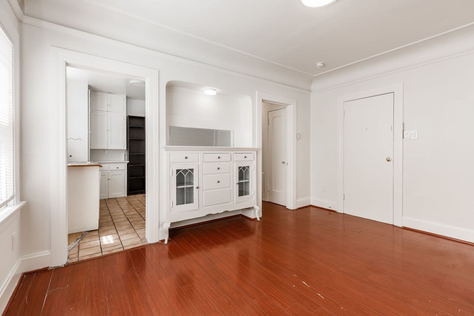 Los Angeles Apartment: 1154 W. 27th Street