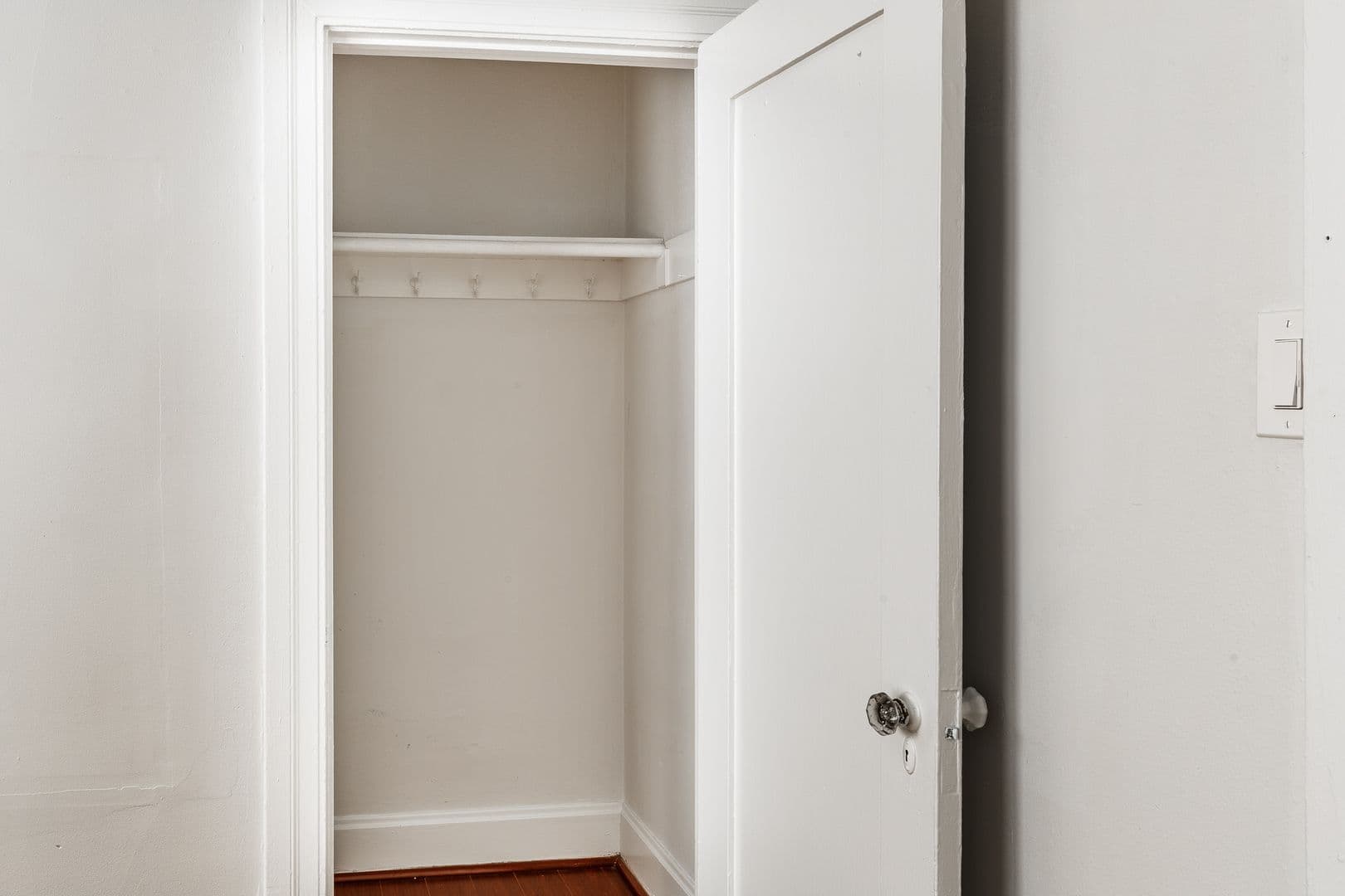 Los Angeles Apartment: 1154 W. 27th Street