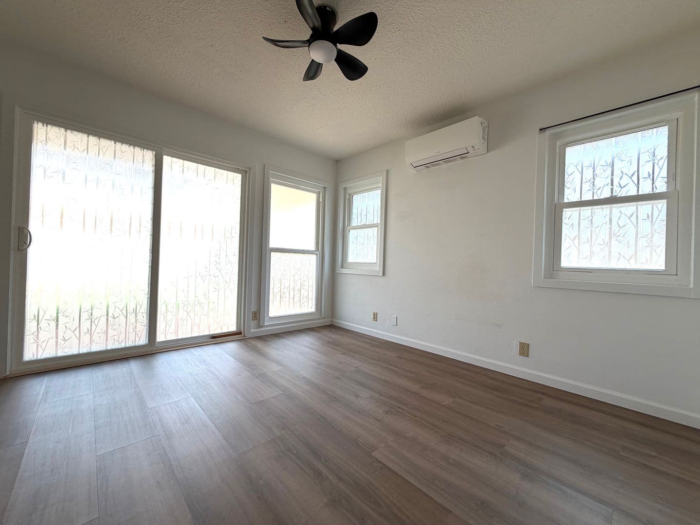 Waipahu House: 94-437 Kuahui St