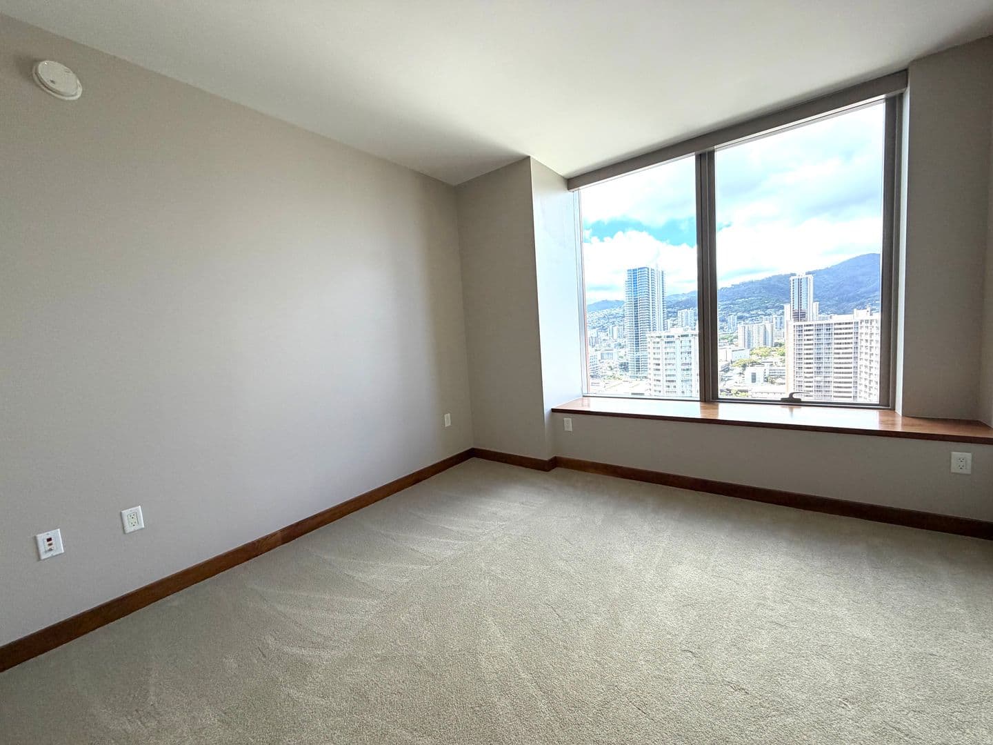 Honolulu Condo: 1555 Kapiolani Blvd. #1901