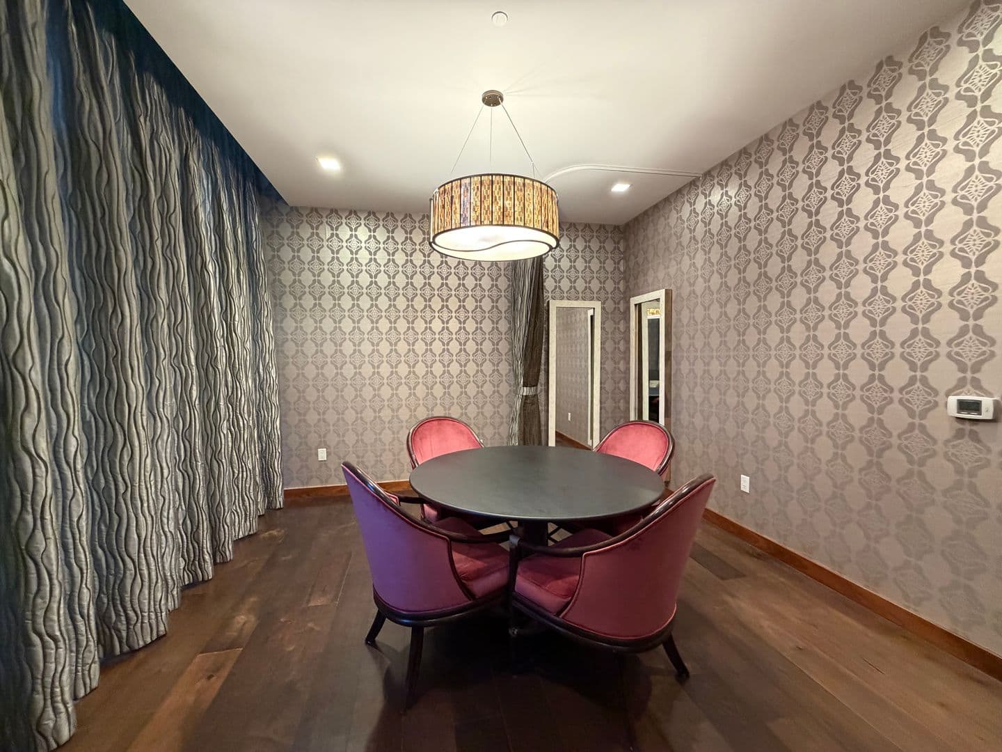 Honolulu Condo: 1555 Kapiolani Blvd. #1901