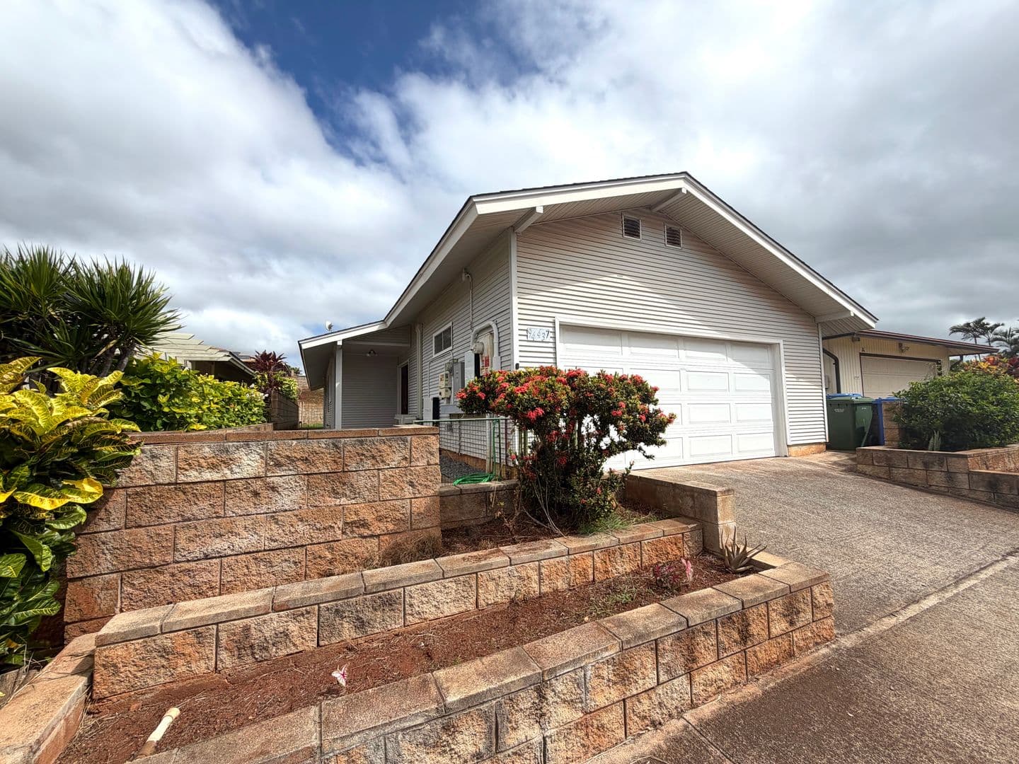 Waipahu House: 94-437 Kuahui St
