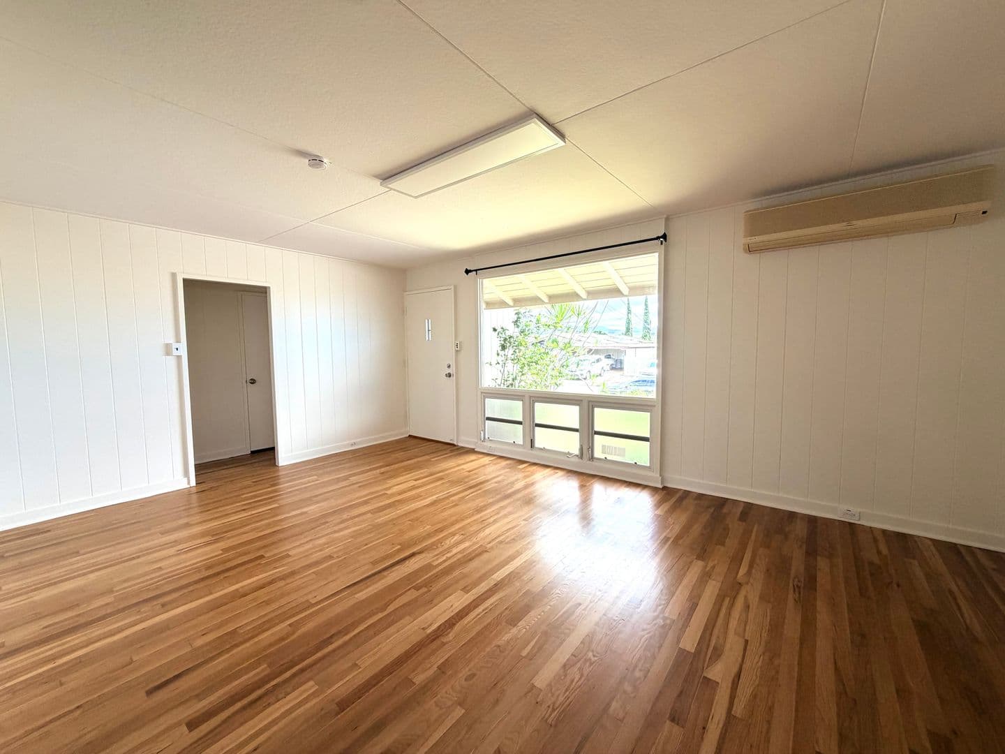 Pearl City House: 1610 Noelani St.