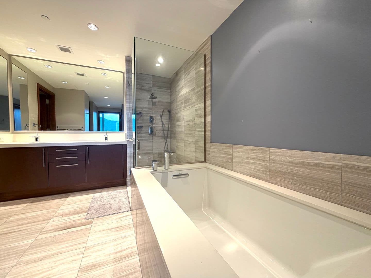 Honolulu Condo: 1555 Kapiolani Blvd. #1901