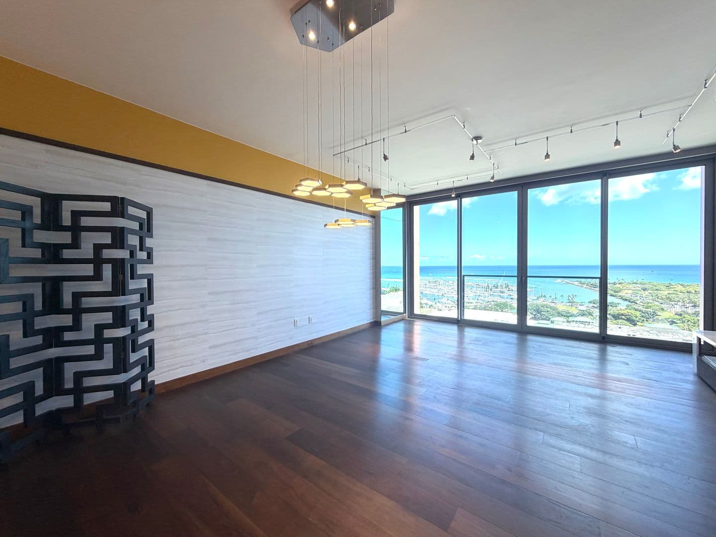 Honolulu Condo: 1555 Kapiolani Blvd. #1901
