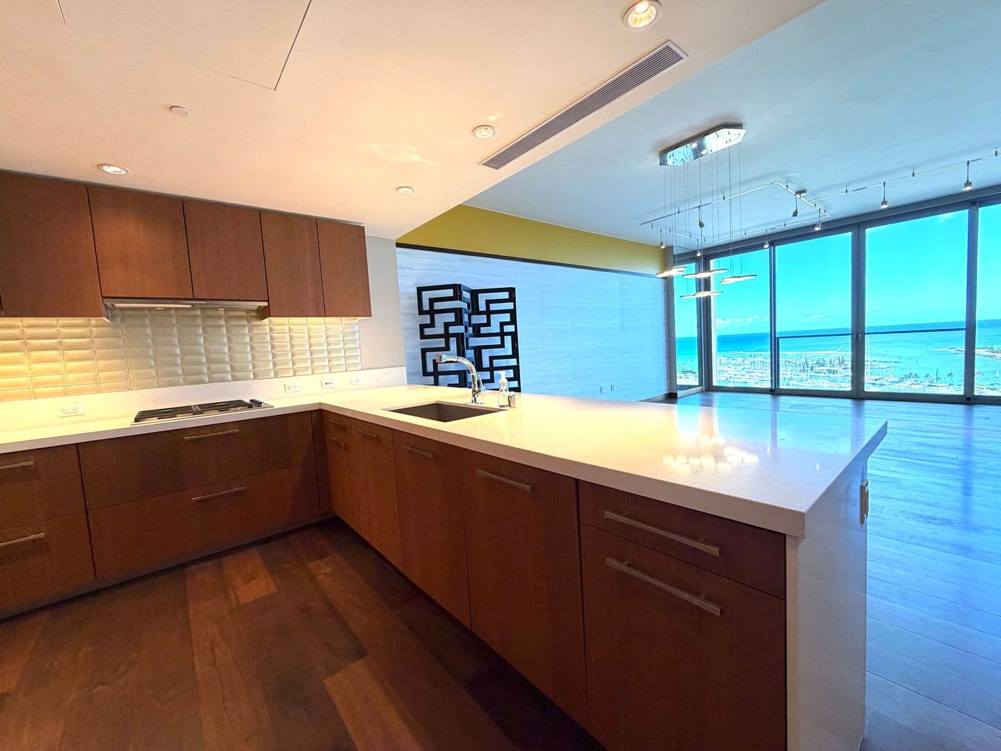 Honolulu Condo: 1555 Kapiolani Blvd. #1901
