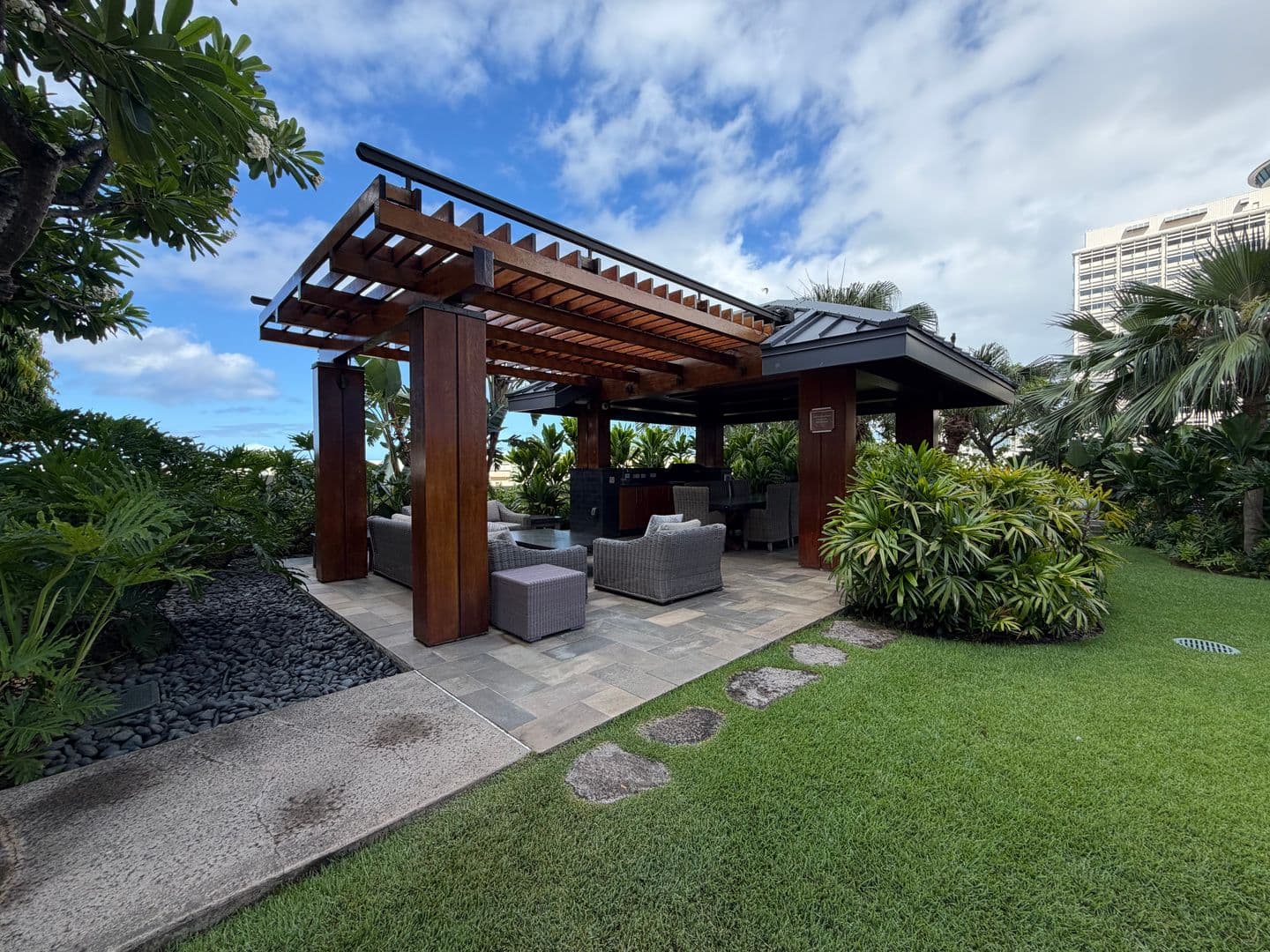 Honolulu Condo: 1555 Kapiolani Blvd. #1901