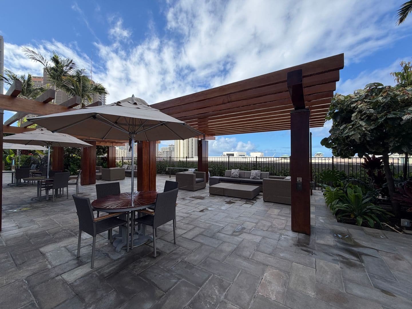 Honolulu Condo: 1555 Kapiolani Blvd. #1901