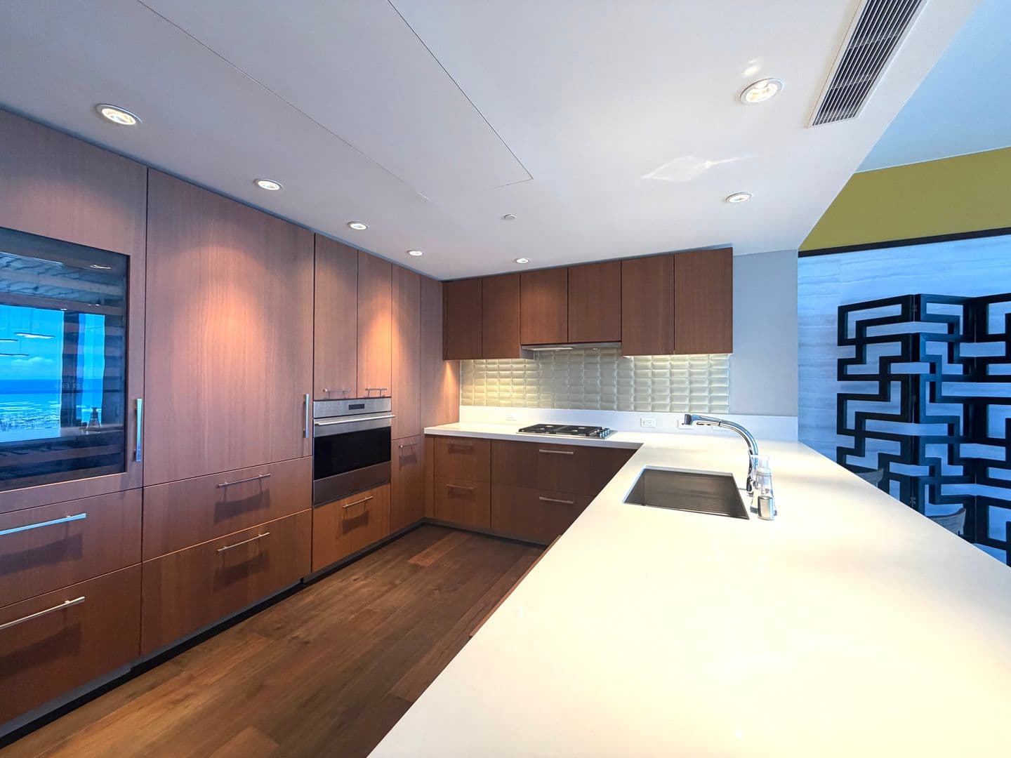 Honolulu Condo: 1555 Kapiolani Blvd. #1901