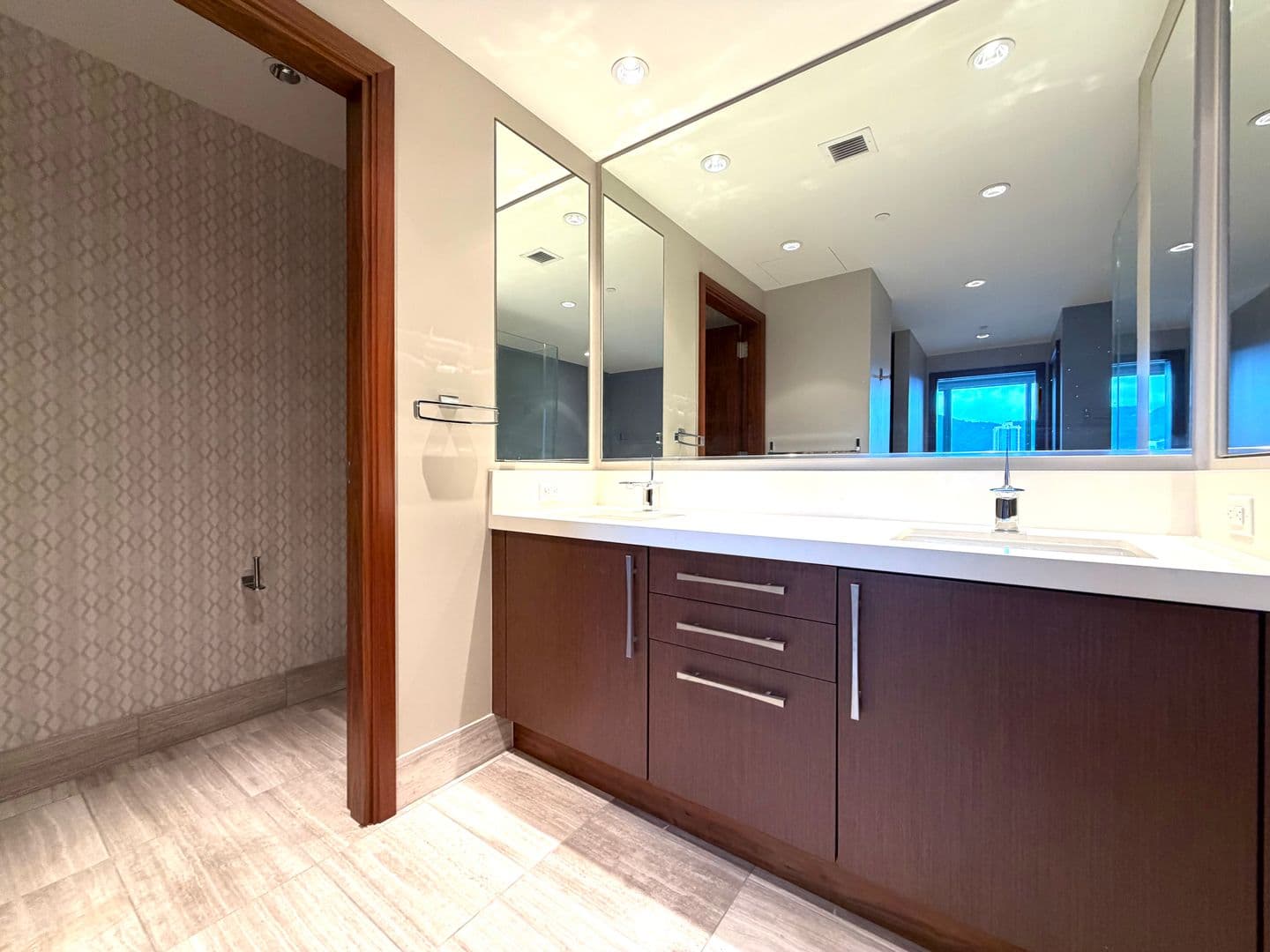 Honolulu Condo: 1555 Kapiolani Blvd. #1901