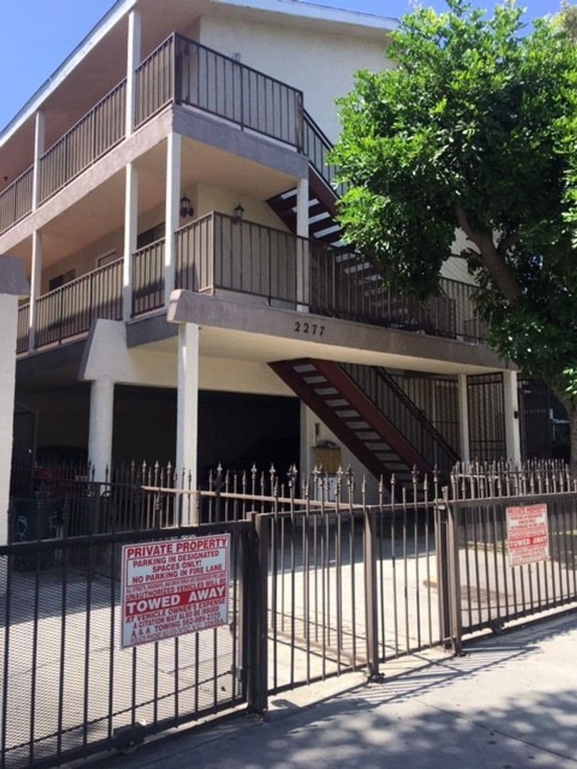Long Beach Apartment: 2277 Earl Ave
