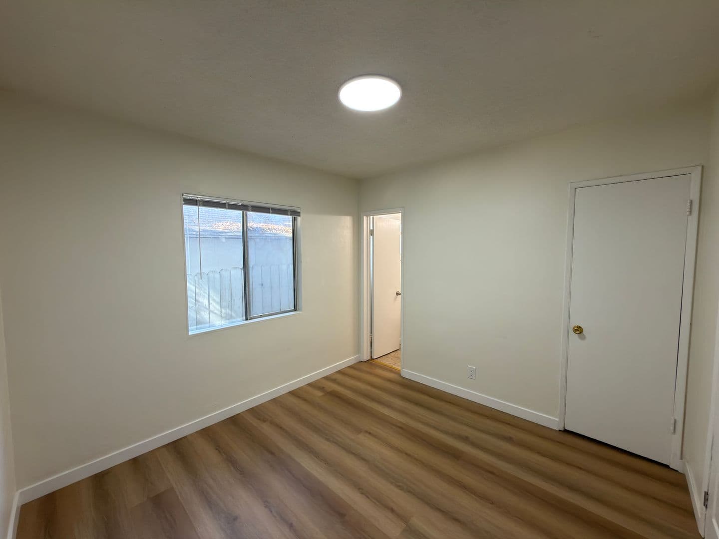 Long Beach Apartment: 968 N Loma Vista Dr