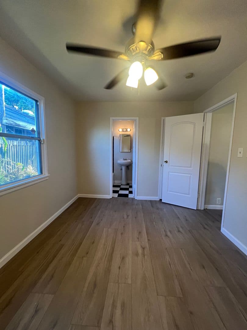 Long Beach Apartment: 1970 Martin Luther King Jr Ave