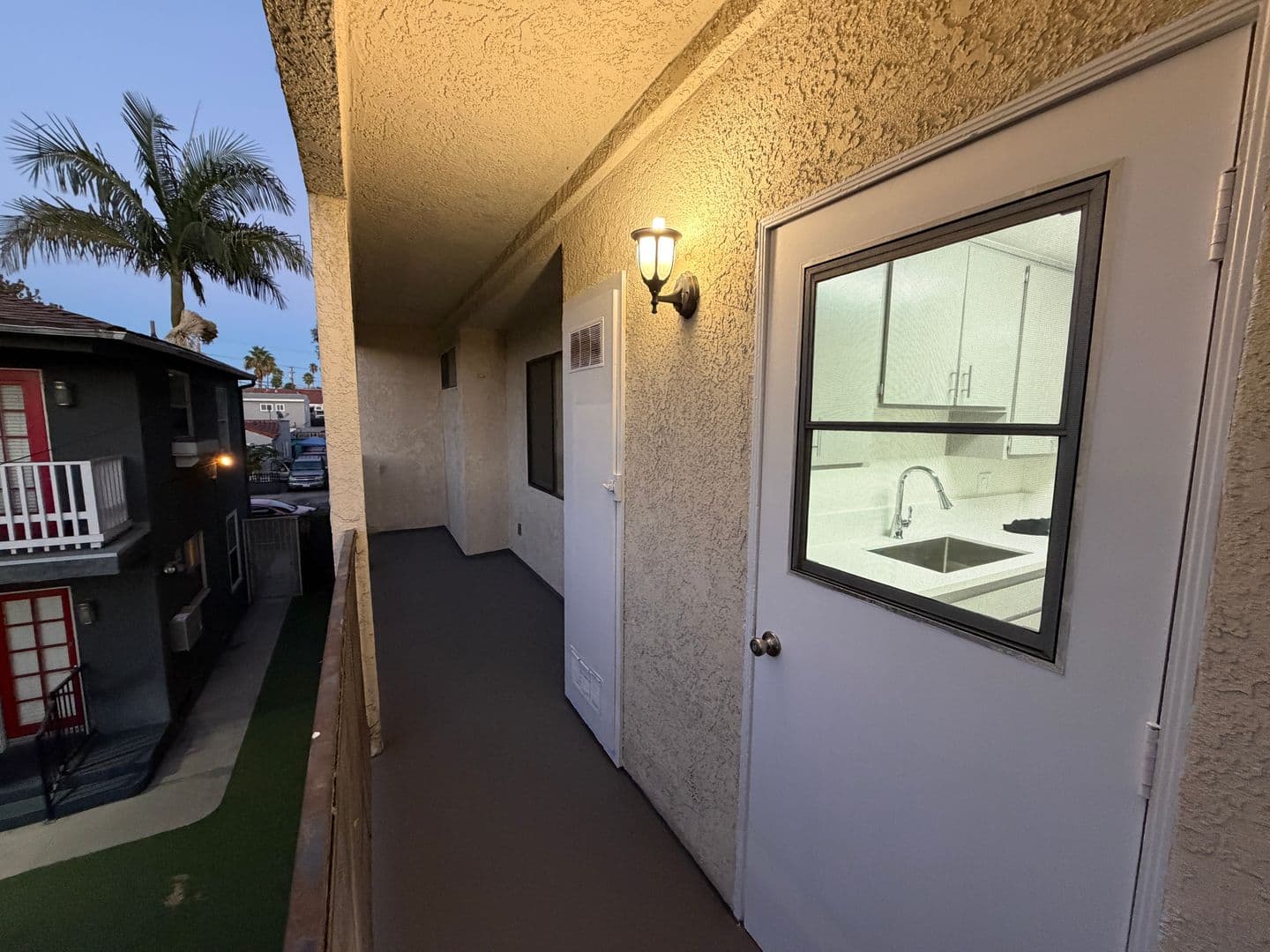 Long Beach Apartment: 2277 Earl Ave