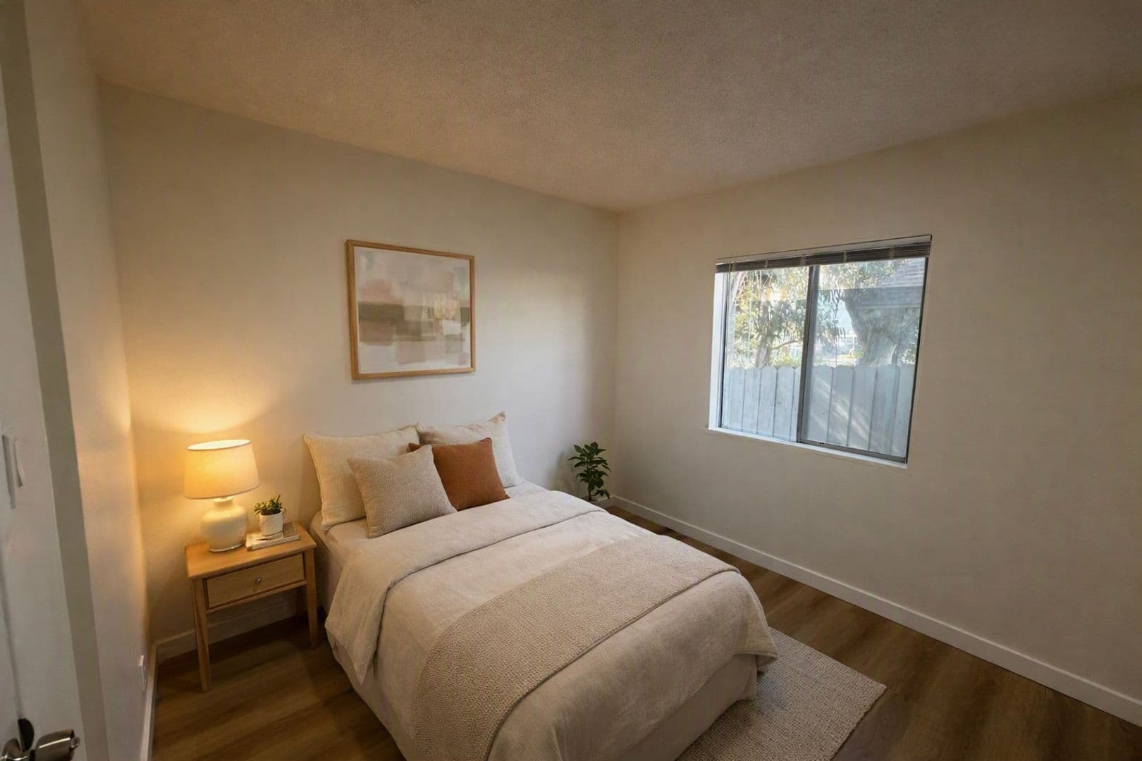 Long Beach Apartment: 968 N Loma Vista Dr