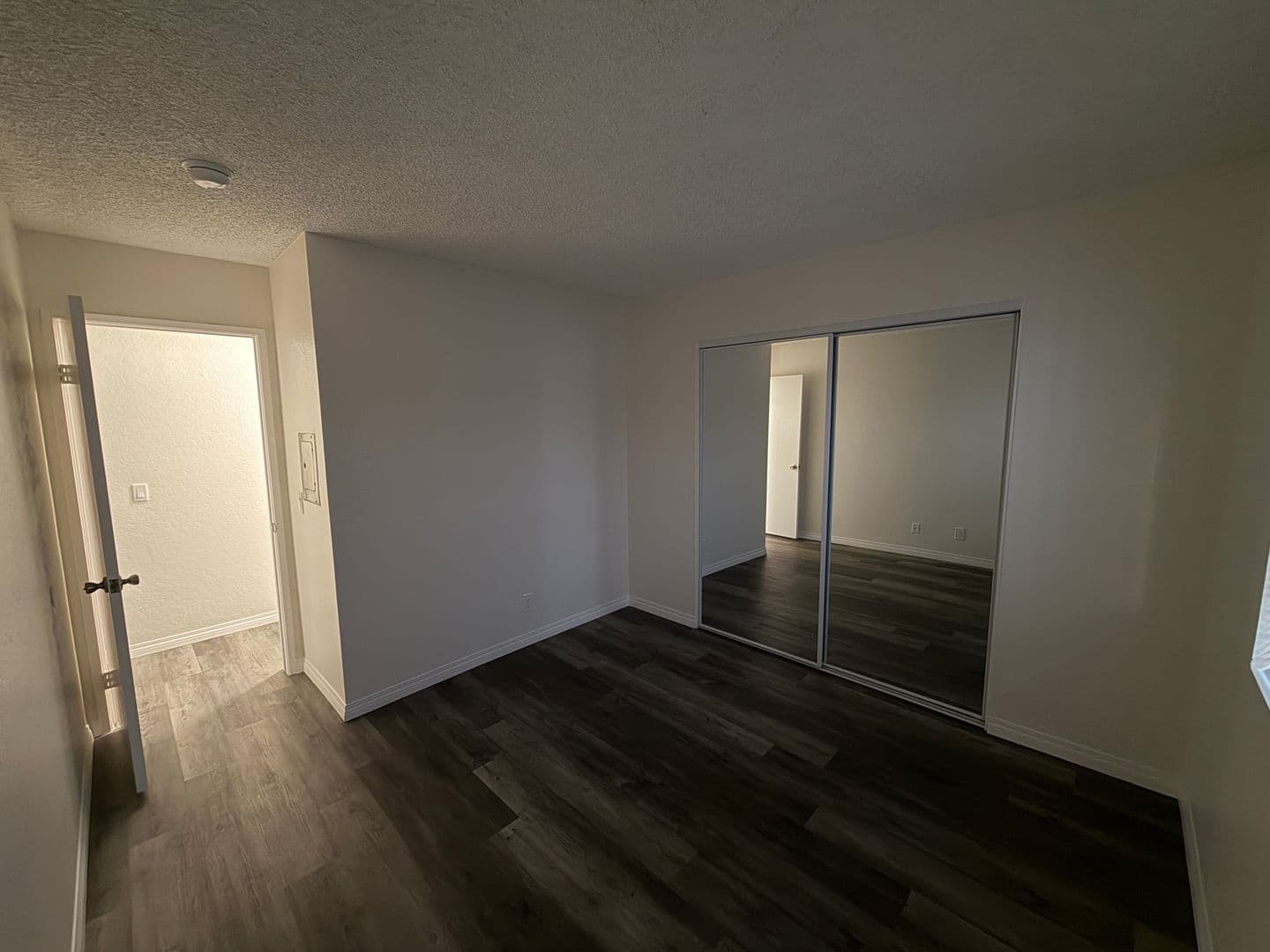 Long Beach Apartment: 2277 Earl Ave