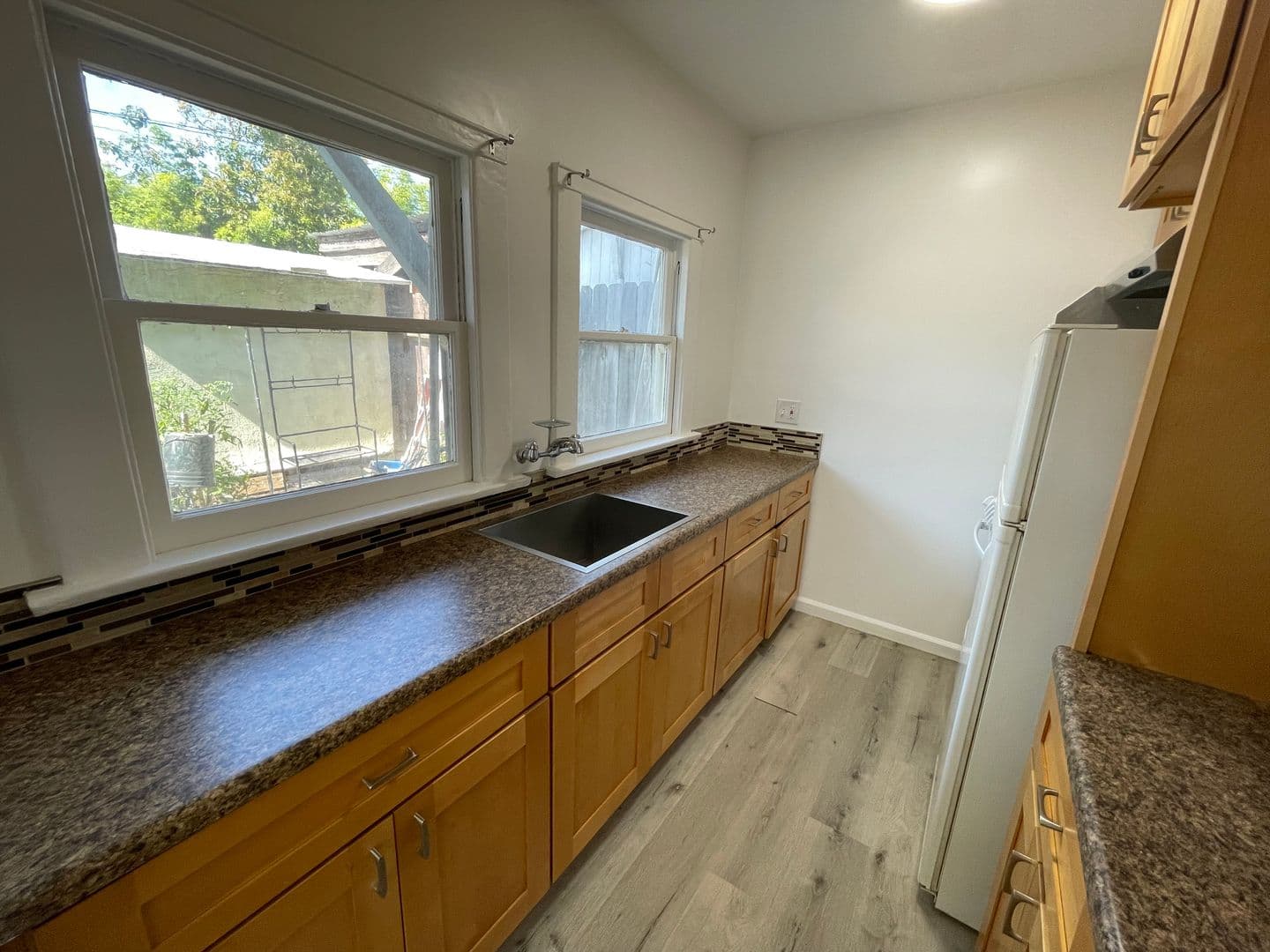 Long Beach Apartment: 417 W 10th St