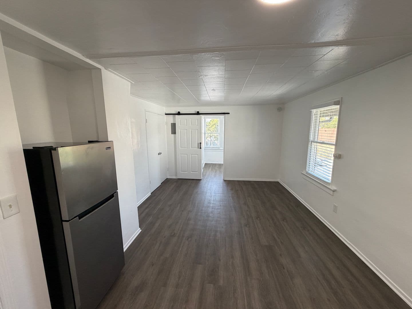 Long Beach Apartment: 1350 E Hellman Street