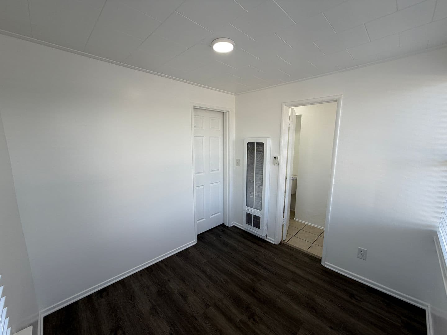 Long Beach Apartment: 1350 E Hellman Street