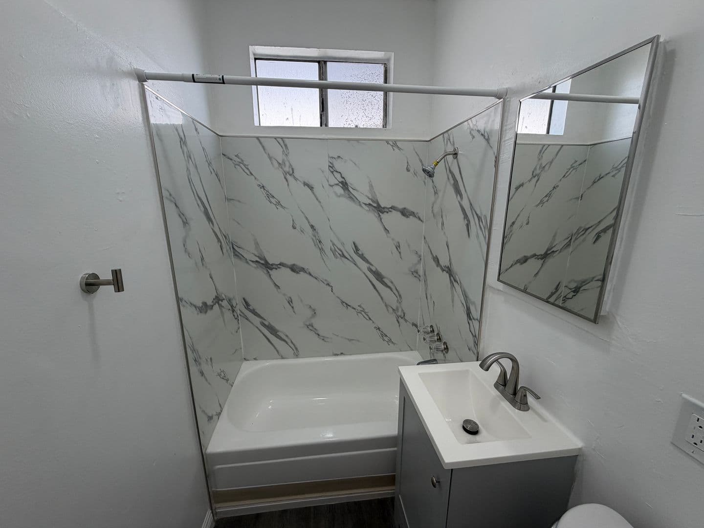 Long Beach Apartment: 636 Lime Avenue