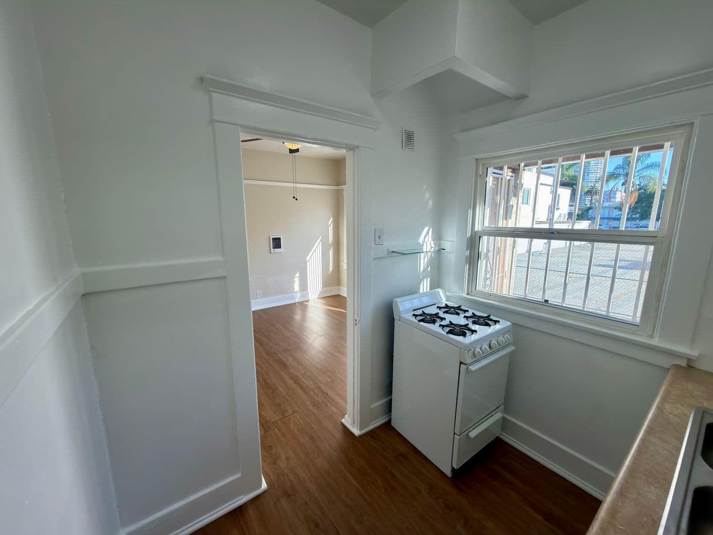 Long Beach Apartment: 225 Atlantic Ave