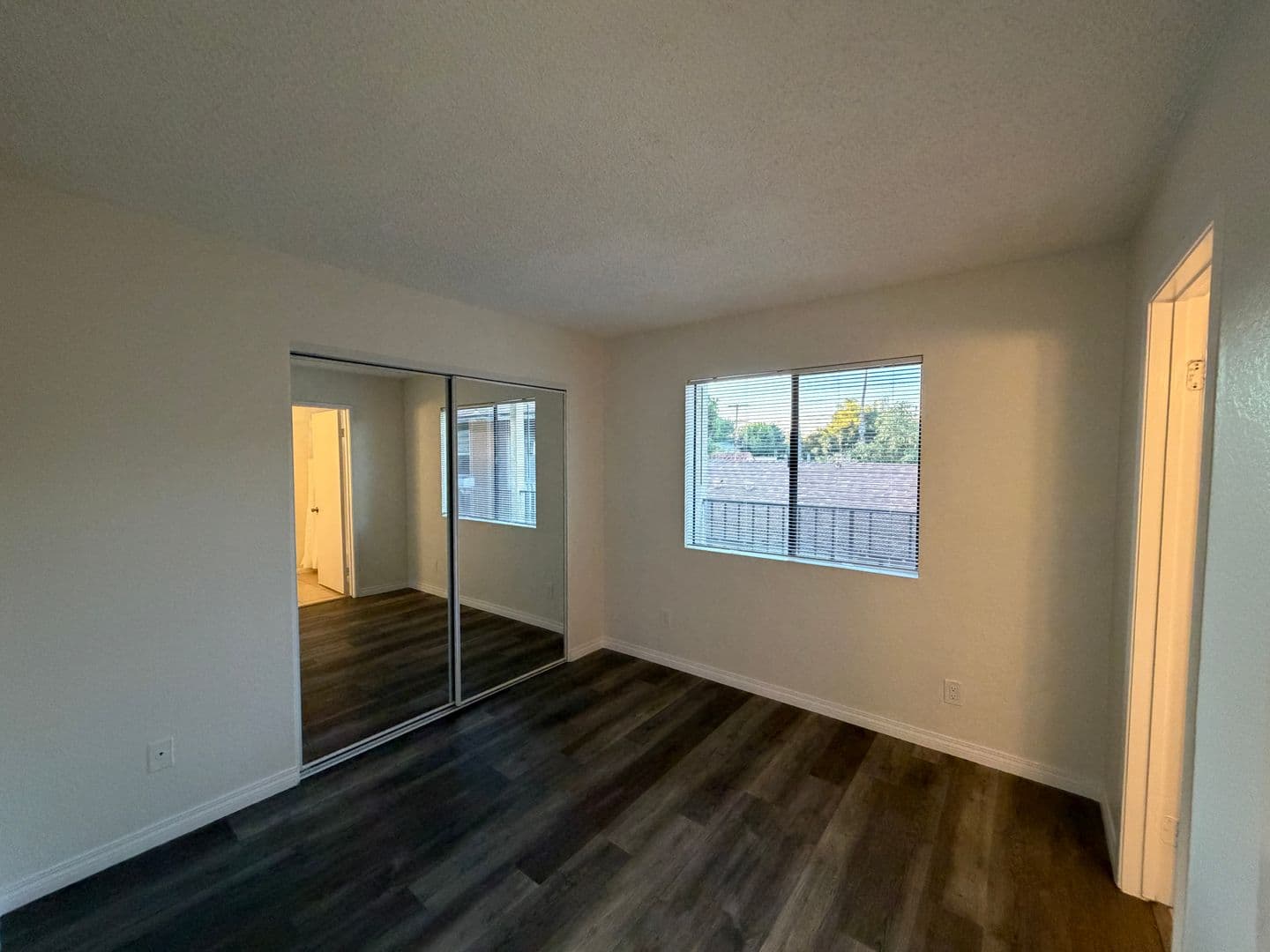 Long Beach Apartment: 2277 Earl Ave