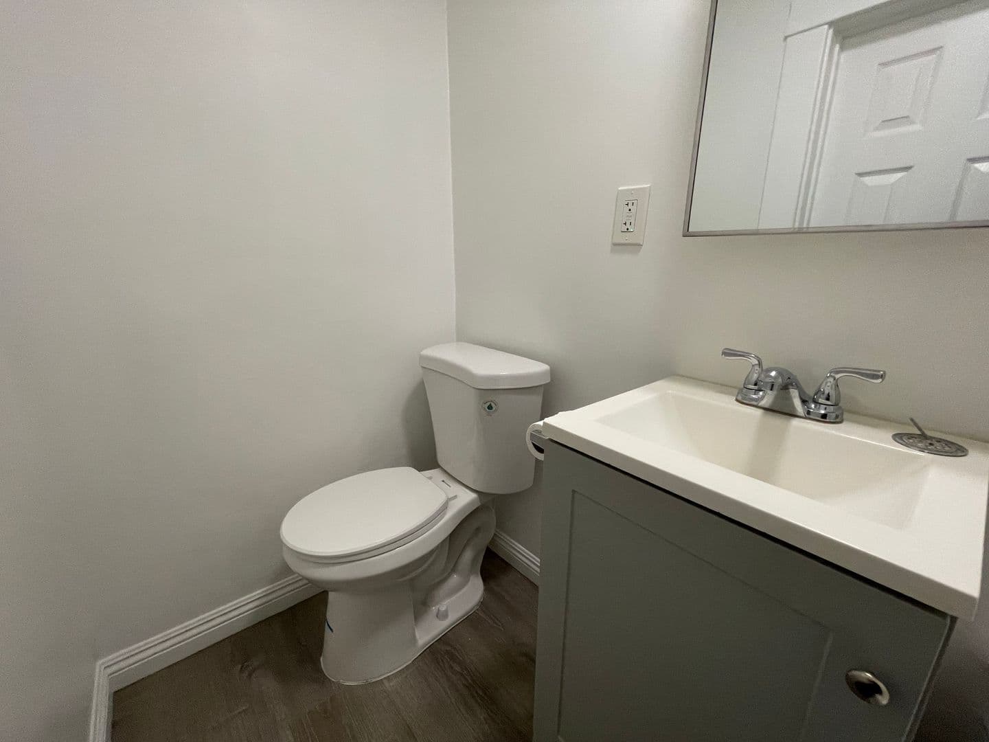 Long Beach Apartment: 417 W 10th St