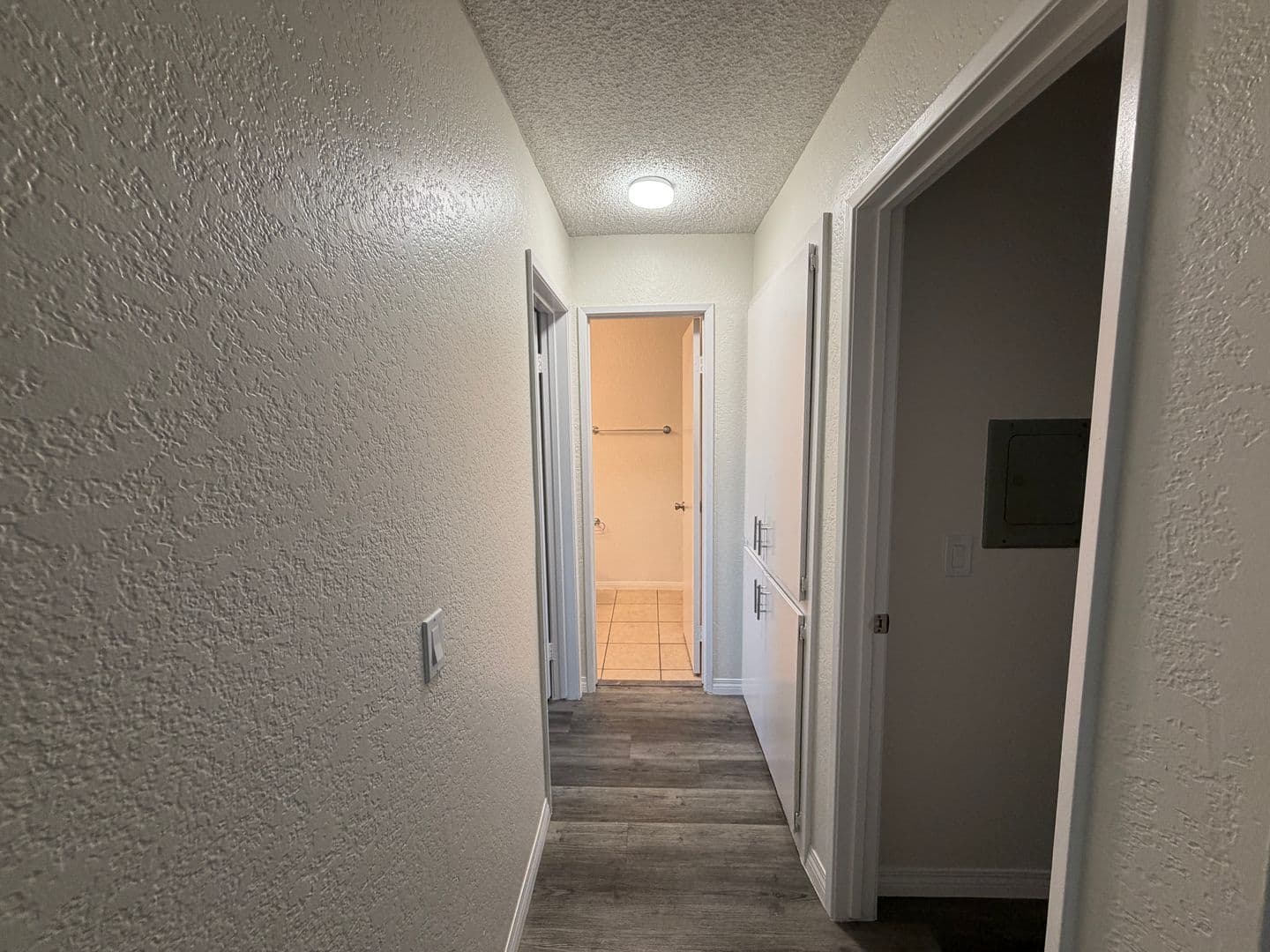 Long Beach Apartment: 2277 Earl Ave
