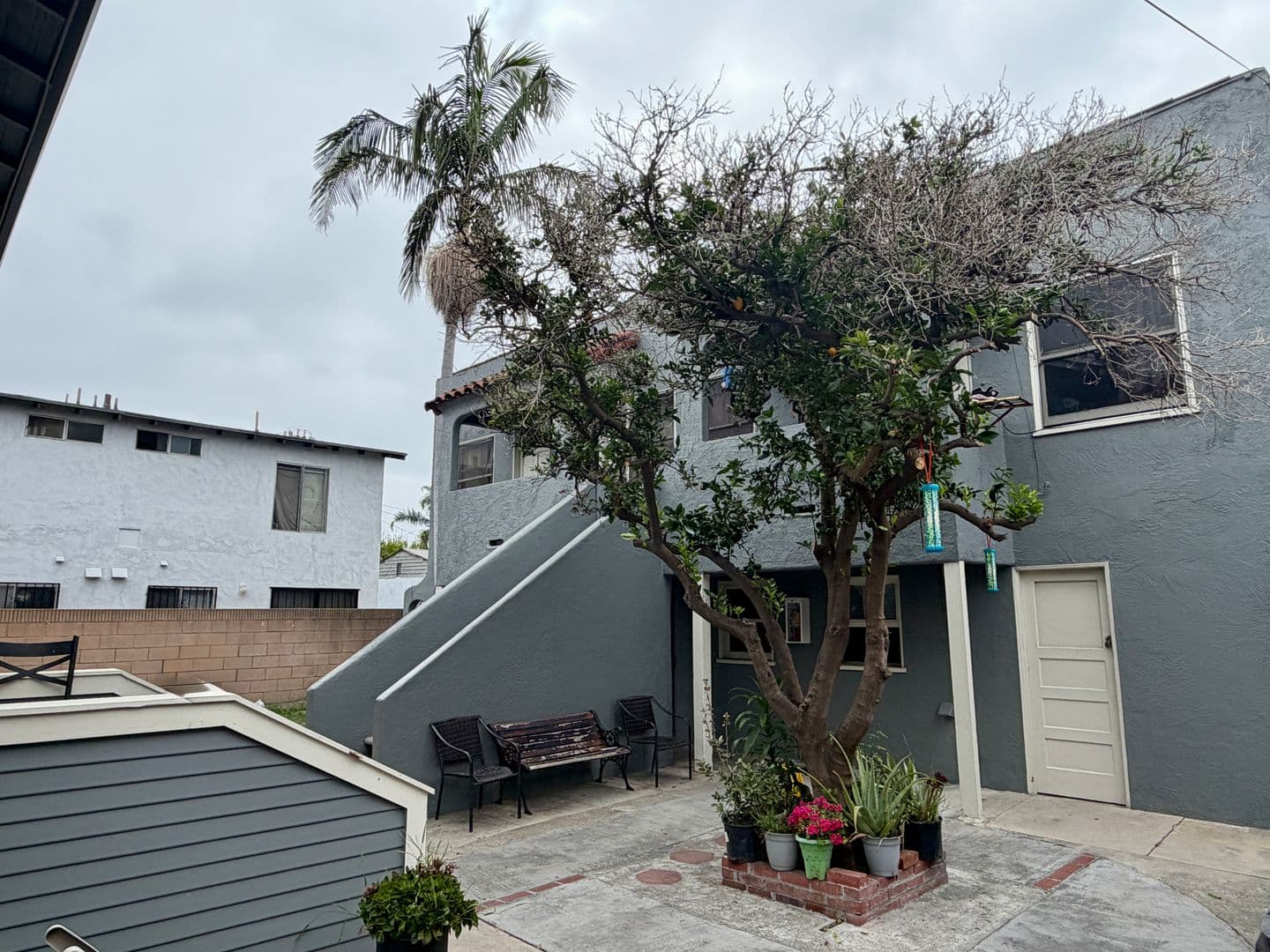 Long Beach Apartment: 1350 E Hellman Street