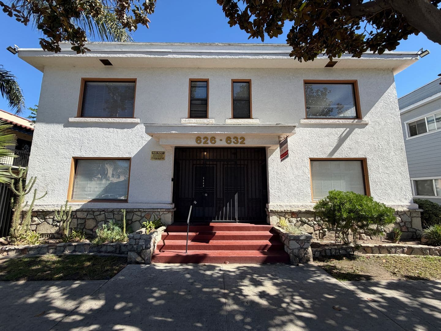 Long Beach Apartment: 626-632 1/2 Linden Ave