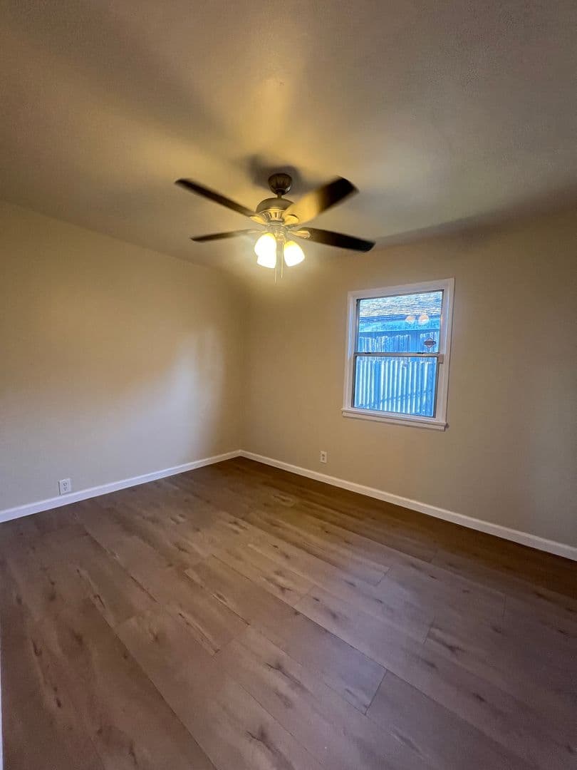 Long Beach Apartment: 1970 Martin Luther King Jr Ave