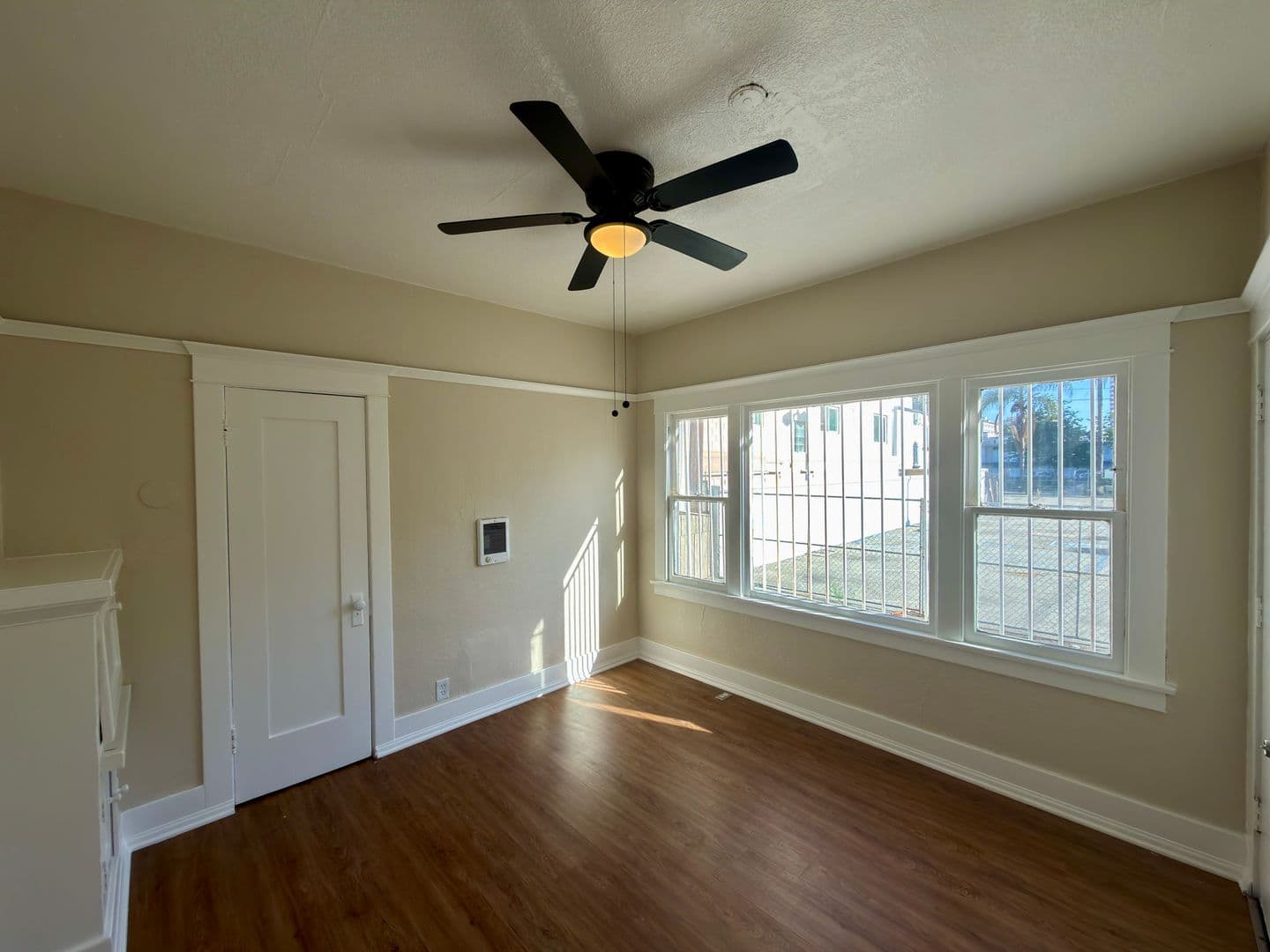 Long Beach Apartment: 225 Atlantic Ave