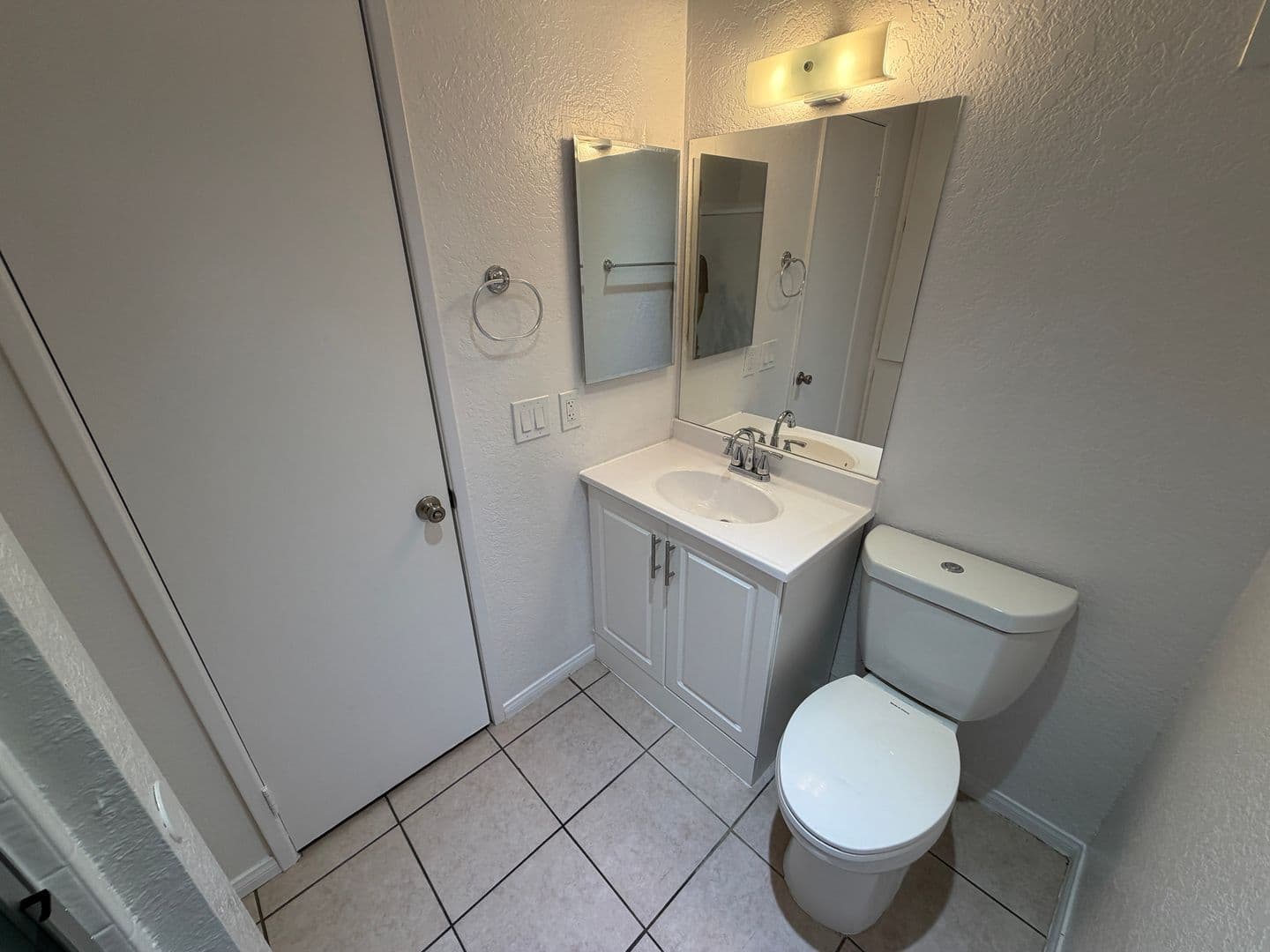Long Beach Apartment: 2277 Earl Ave