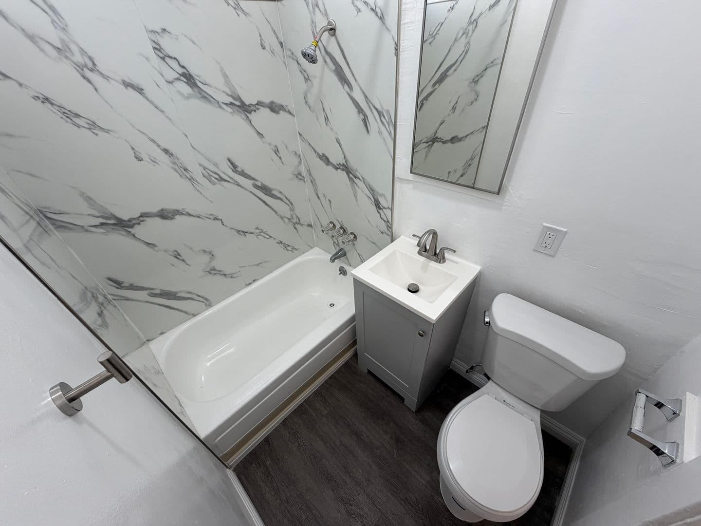 Long Beach Apartment: 636 Lime Avenue